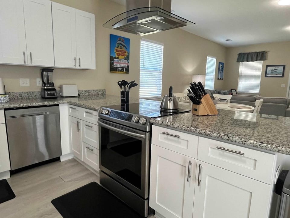 Cottage on 10th Cozy Retreat Near Downtown & Beach House in Pensacola