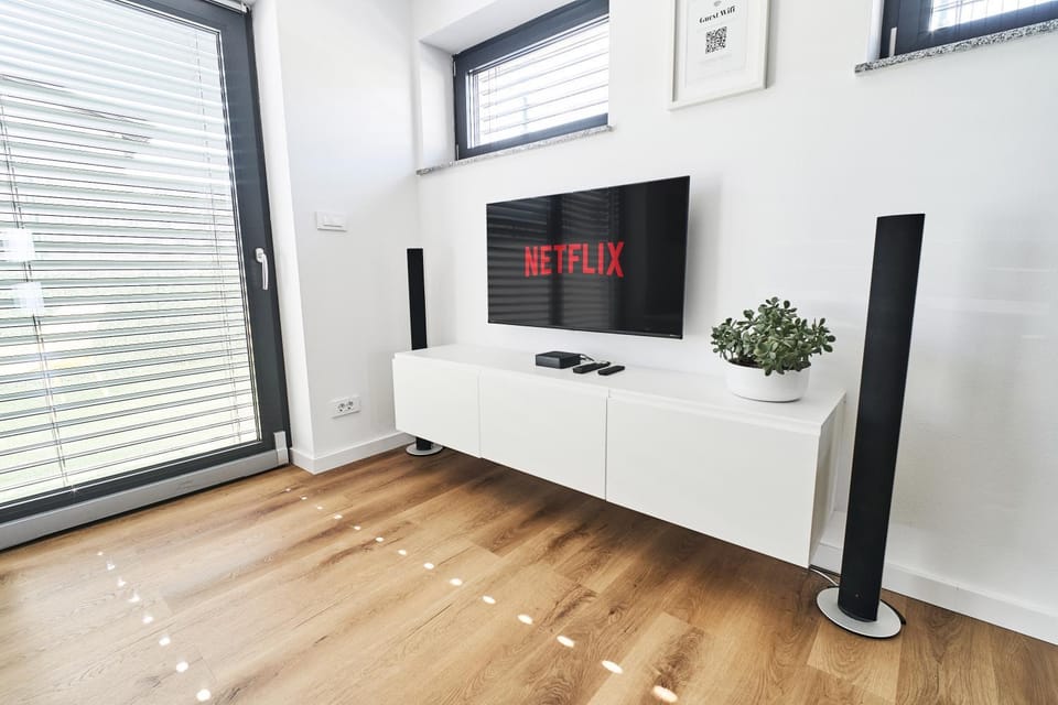 Communal lounge/ TV room, TV and multimedia