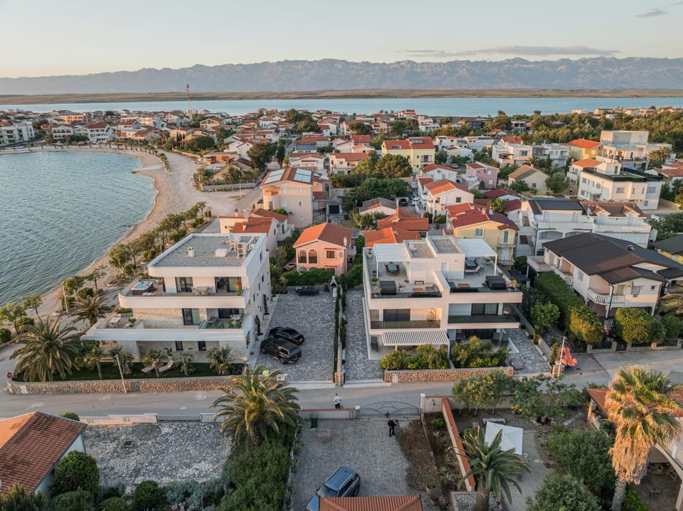 Property building, Neighbourhood, Bird's eye view, Beach, City view, Sea view, Location