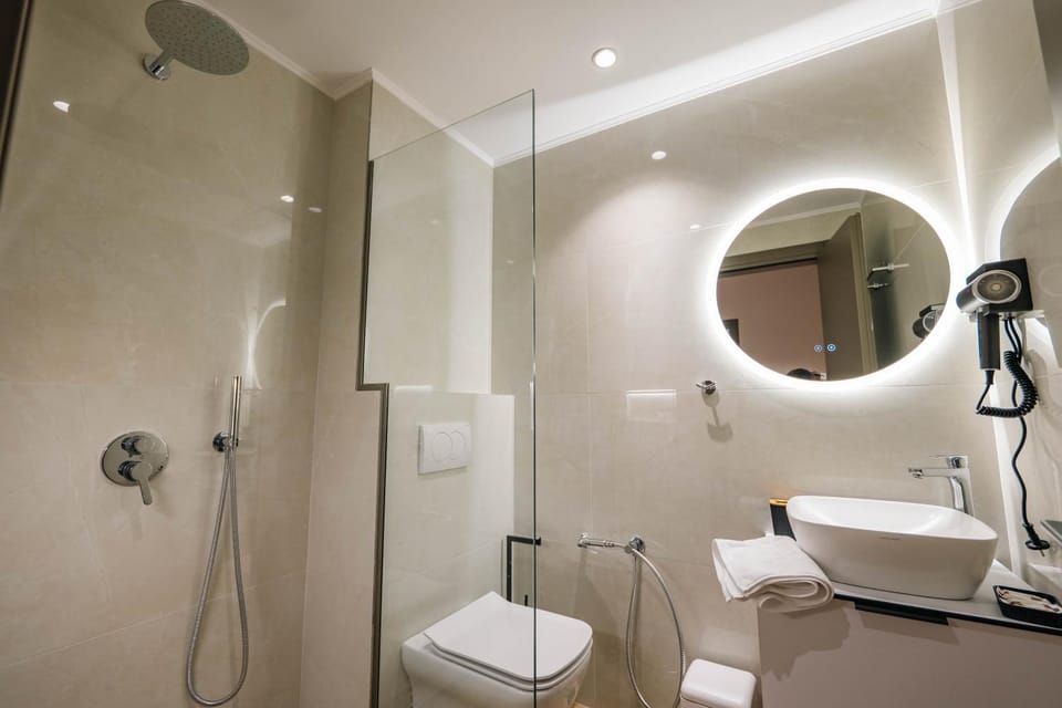 Shower, Toilet, Bathroom, towels