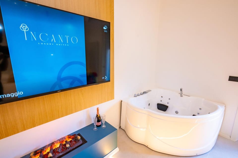 Hot Tub, TV and multimedia