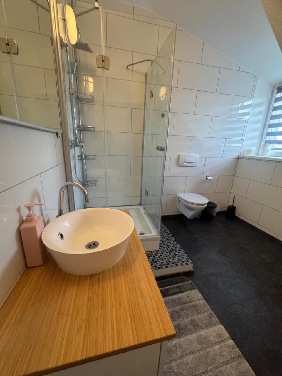 Shower, Toilet, Bathroom, towels