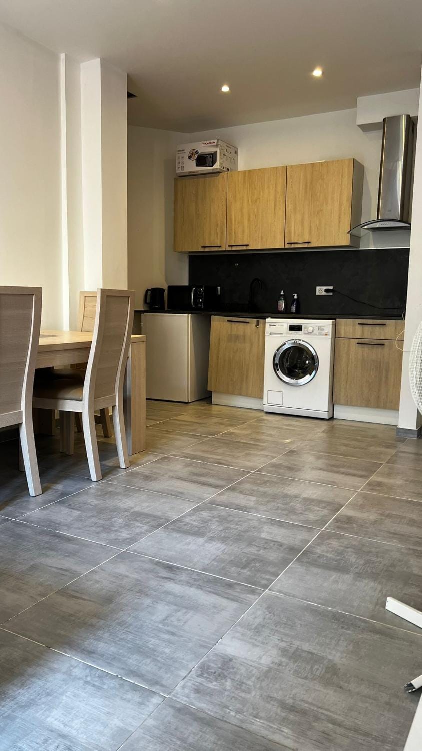 One bedroom near train station Apartment in Nice