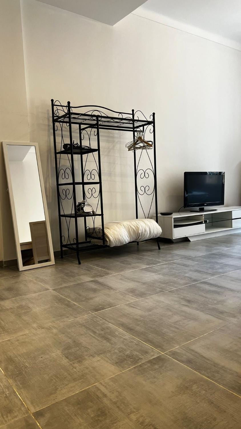 One bedroom near train station Apartment in Nice