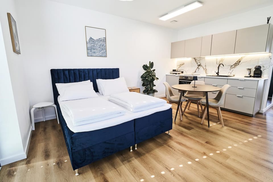 Bed, Photo of the whole room, Dining area, Bedroom