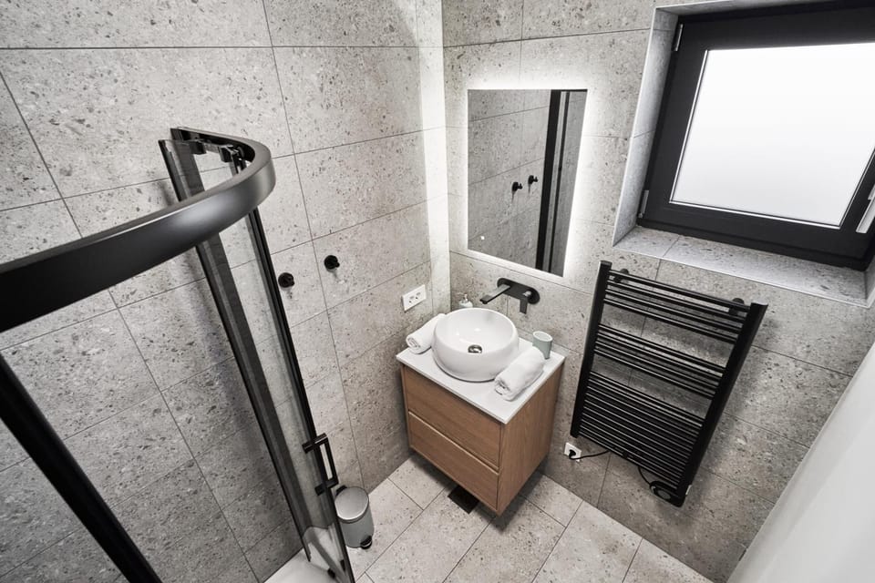 Shower, Bathroom, towels