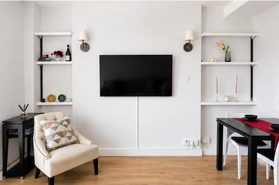 Two Bedroom Apartment, Sloane Square Apartment in City of Westminster