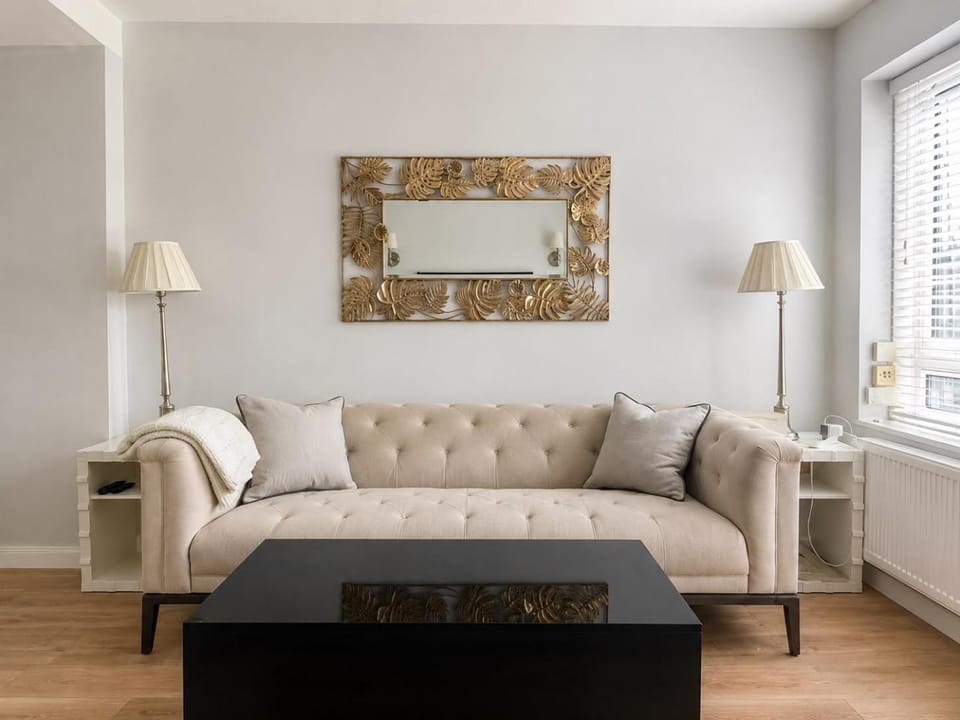 Two Bedroom Apartment, Sloane Square Apartment in City of Westminster