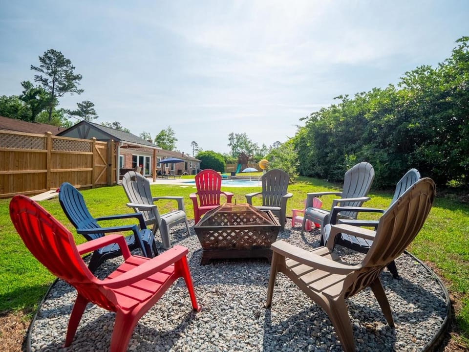 Luxury At Meadowbrook, Pool Home, Fire Pit, Fort Villa in Valdosta