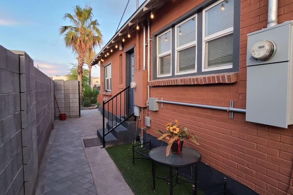 Renovated APT Downtown Phoenix Beautiful Patio Apartment in Phoenix
