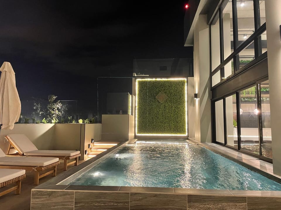Lujoso Apto 1,2 ó 3 Habitaciones cerca Oakland Place Z10 GT Wifi Piscina Gimnasio Parqueo Apartment in Guatemala City