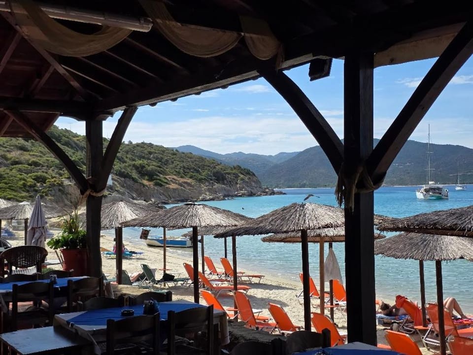 Nearby landmark, Restaurant/places to eat, Day, Natural landscape, Banquet/Function facilities, Beach