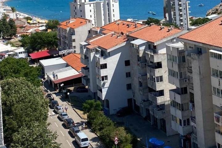 Property building, Bird's eye view, Location