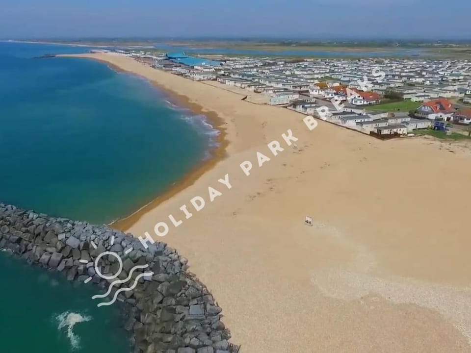 Coastal Breeze - Modern 2 bedroom home at Seal Bay Resort House in Selsey