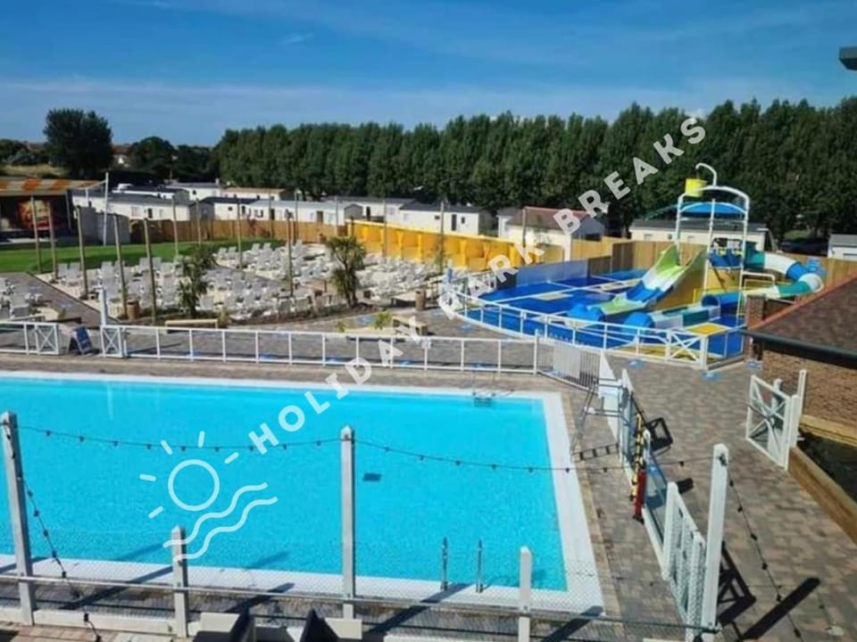 Coastal Breeze - Modern 2 bedroom home at Seal Bay Resort House in Selsey