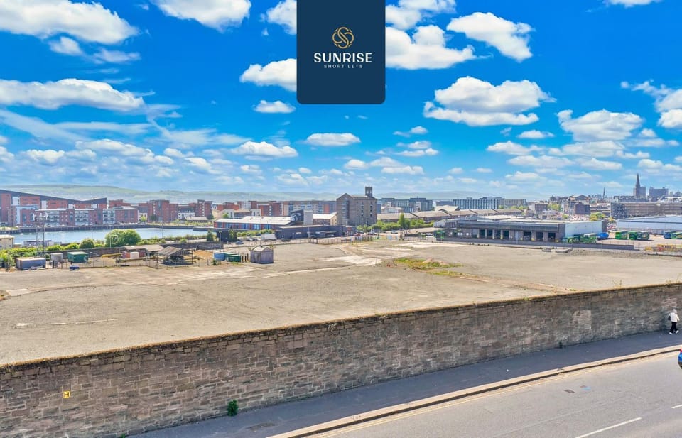 Day, Neighbourhood, Natural landscape, City view, Street view, Location