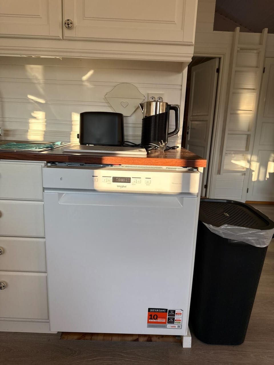 Kitchen or kitchenette, dishwasher, toaster