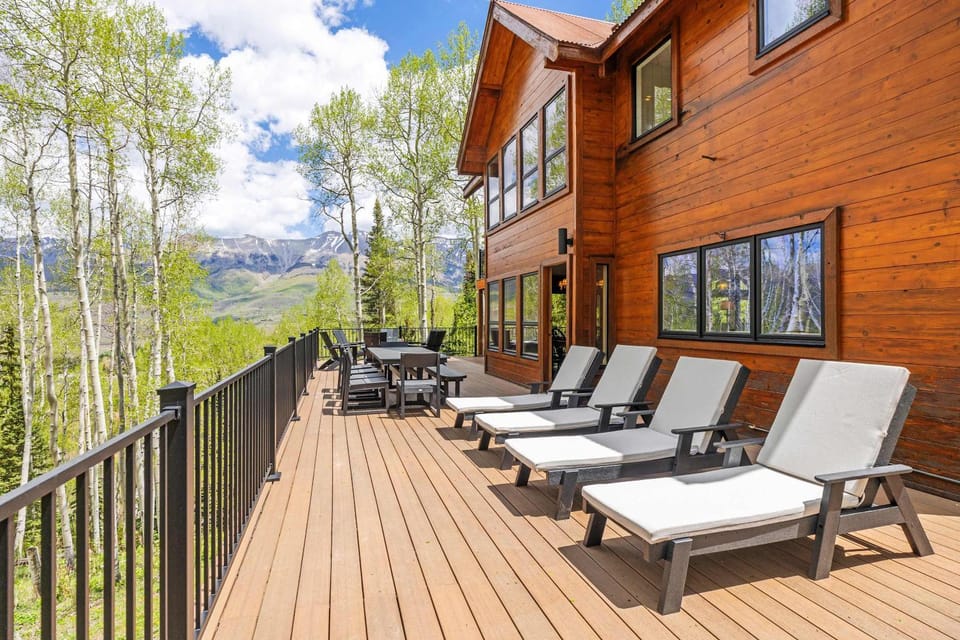Luxury Mountain Retreat with Hot Tub and Views House in Mountain Village