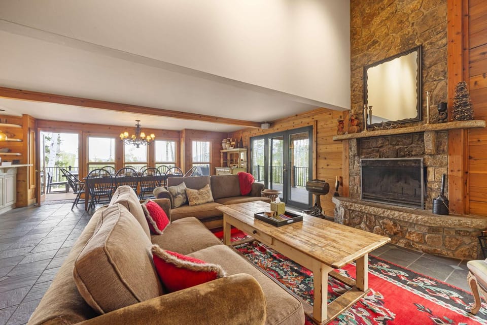 Luxury Mountain Retreat with Hot Tub and Views House in Mountain Village