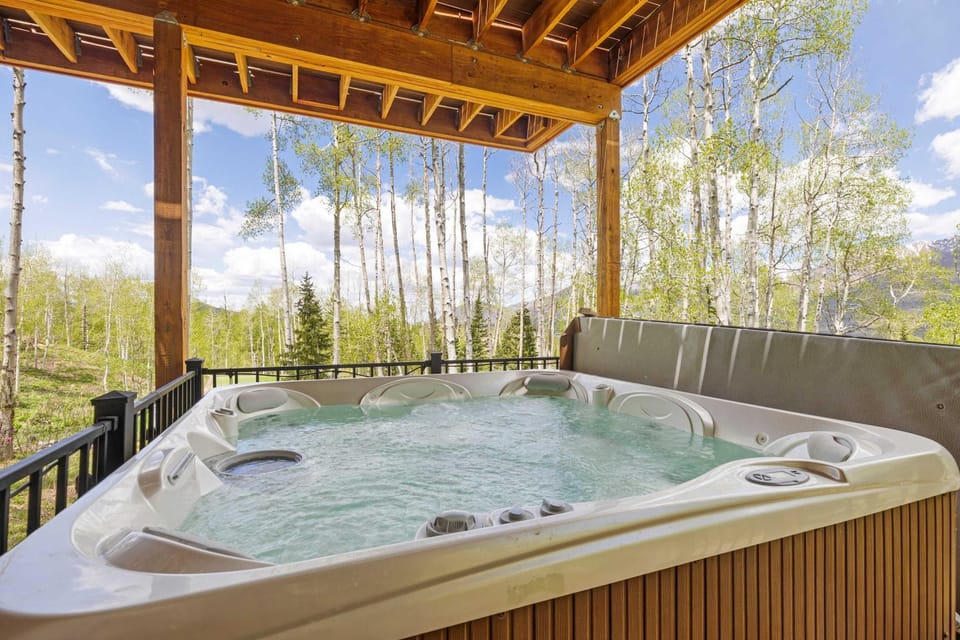 Luxury Mountain Retreat with Hot Tub and Views House in Mountain Village