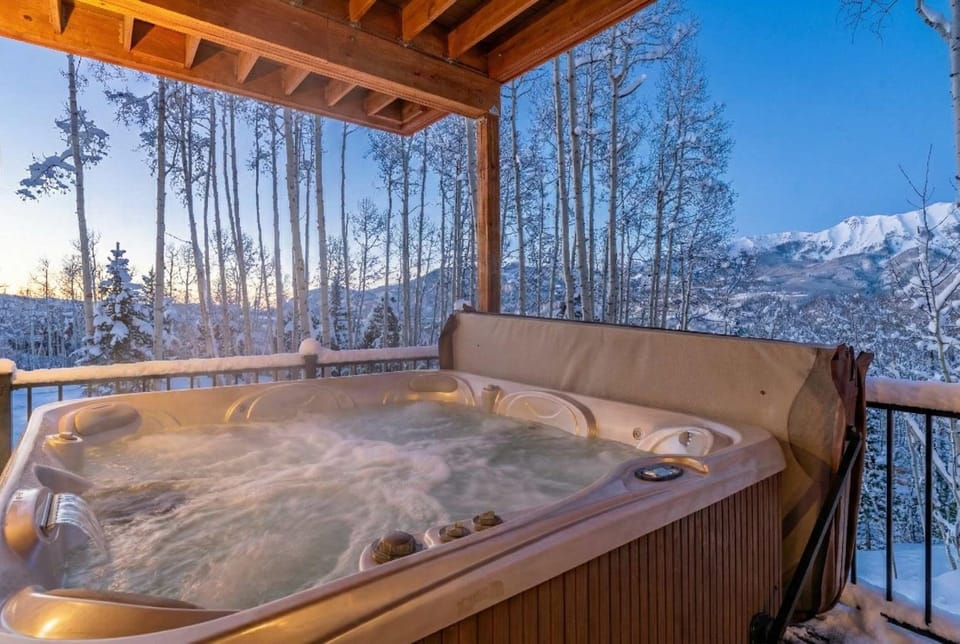 Luxury Mountain Retreat with Hot Tub and Views House in Mountain Village