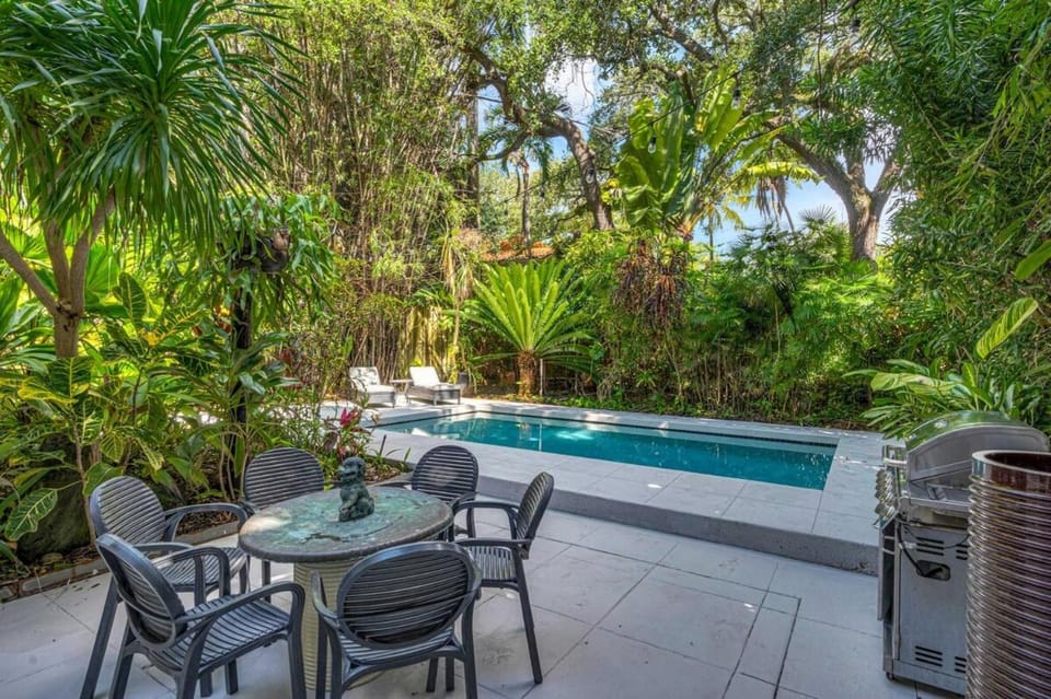 Wonderful Tropical Pool House Miami Coconut Grove House in Coconut Grove
