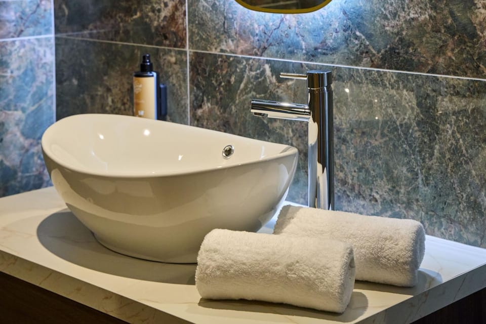 Bathroom, towels