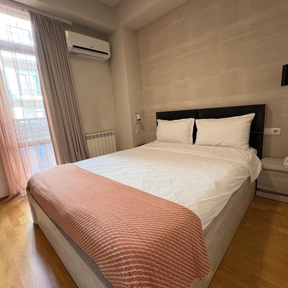 Bed, Photo of the whole room, Bedroom, internet, air conditioner
