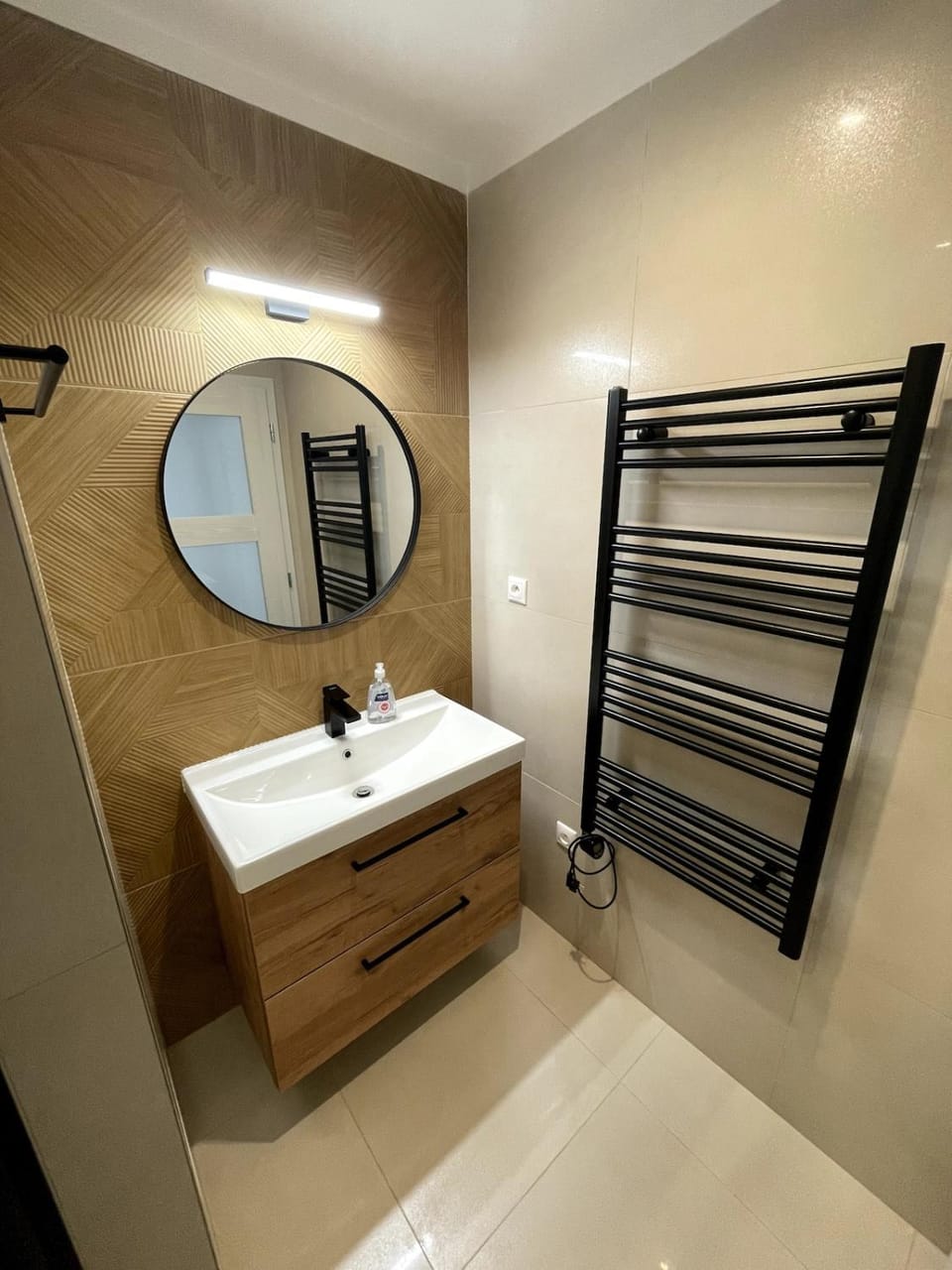 Bathroom, towels