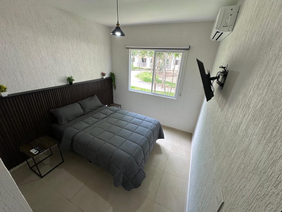 Bed, TV and multimedia, Photo of the whole room, Bedroom, Garden view, air conditioner