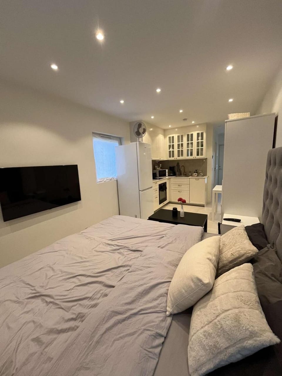 TV and multimedia, Living room, Photo of the whole room, Bedroom