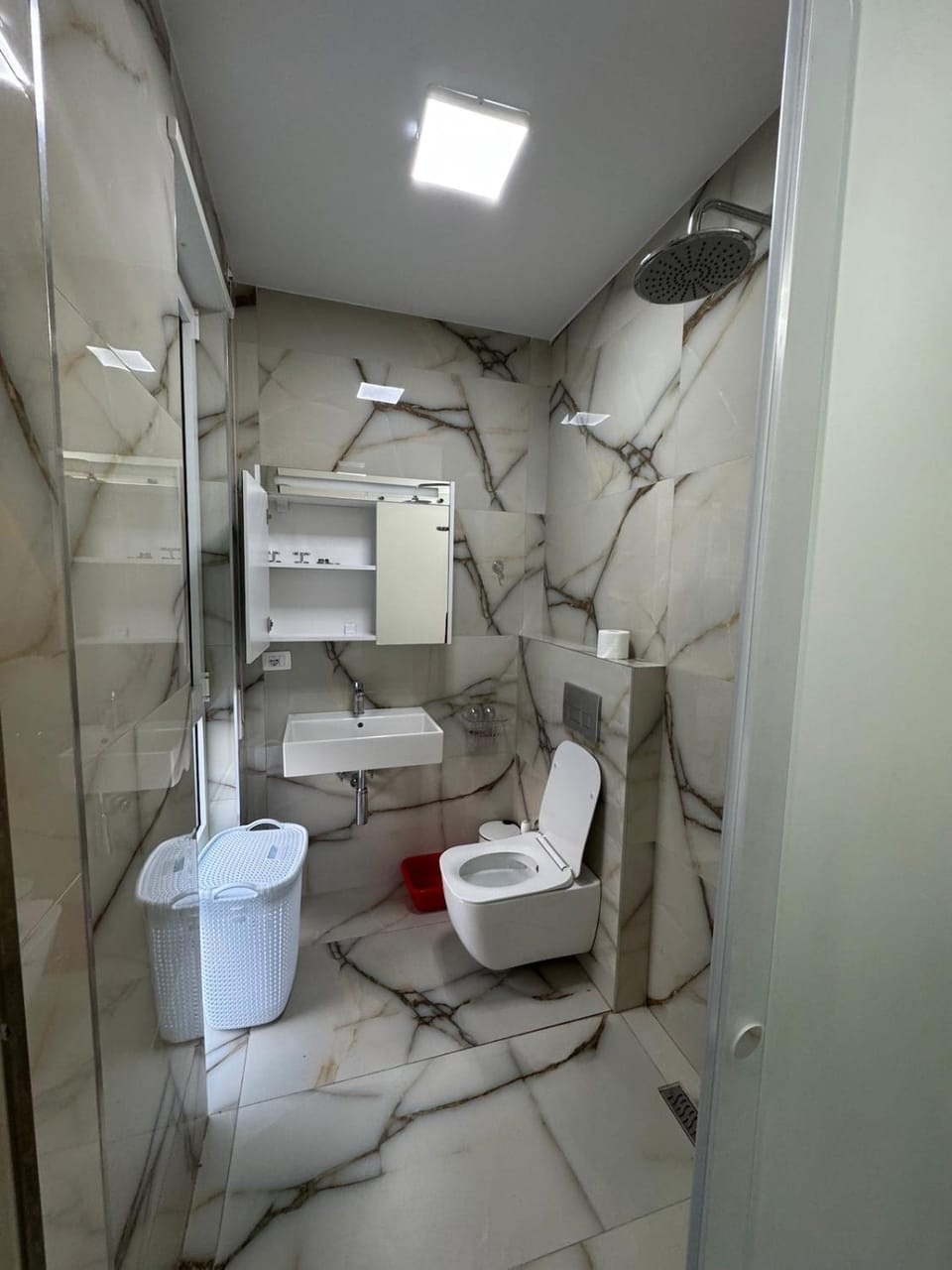 Shower, Toilet, Bathroom, towels