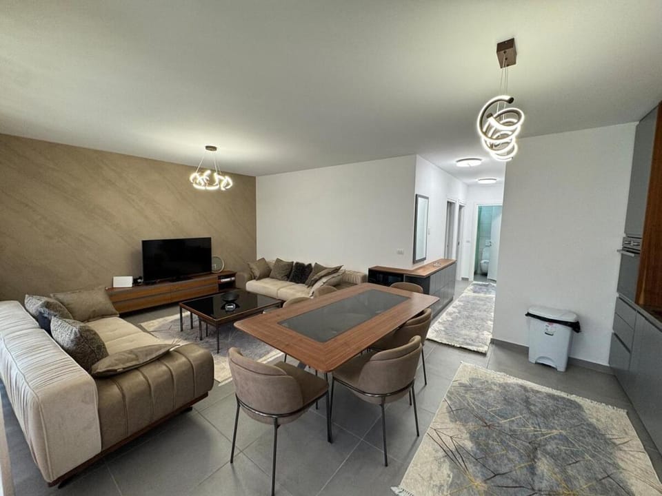 Communal lounge/ TV room, TV and multimedia, Living room, Seating area, Dining area, Evening entertainment, air conditioner