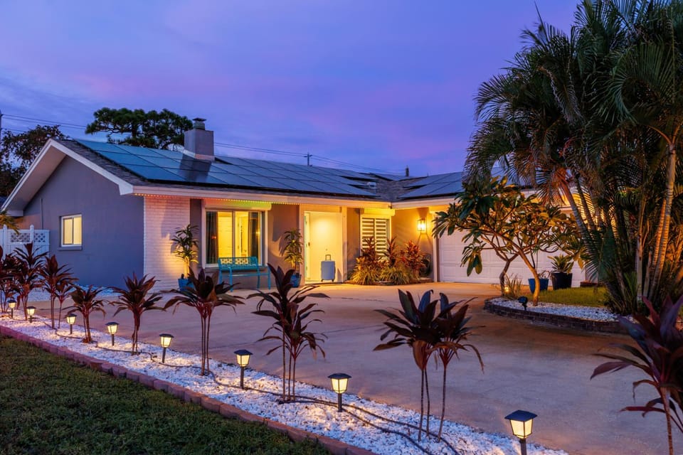 Flamingo Palms 6BR Estate Heated Pool Game Room Sleeps 10 House in Florida