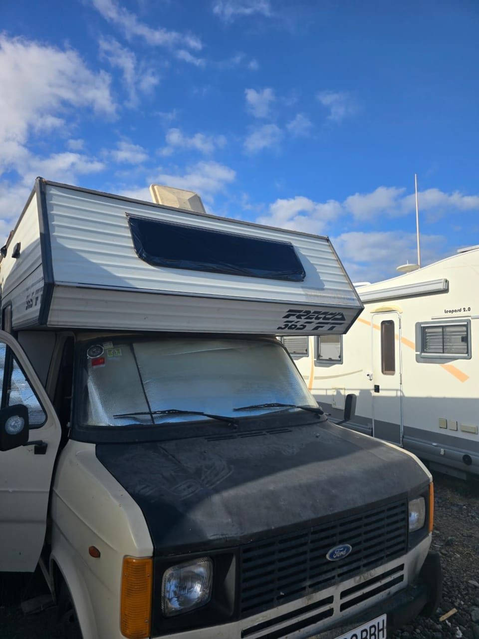 Autocaravana para pasar la noche Campground/ 
RV Resort in Canary Islands