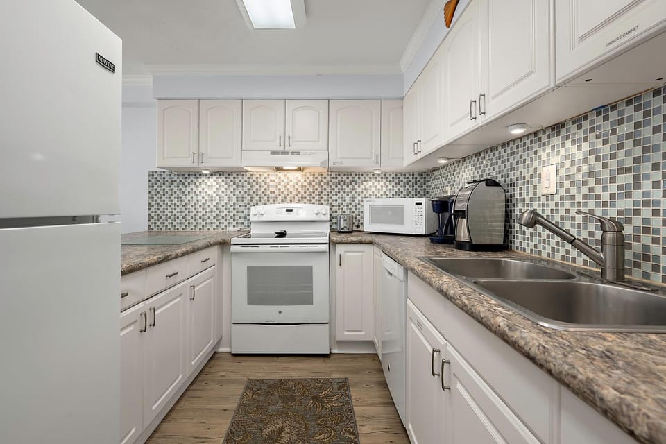 Kitchen or kitchenette, microwave, oven, stove
