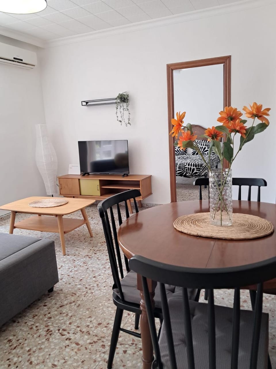 TV and multimedia, Living room, Dining area, air conditioner