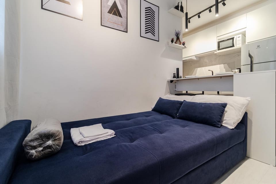 Bed, Living room