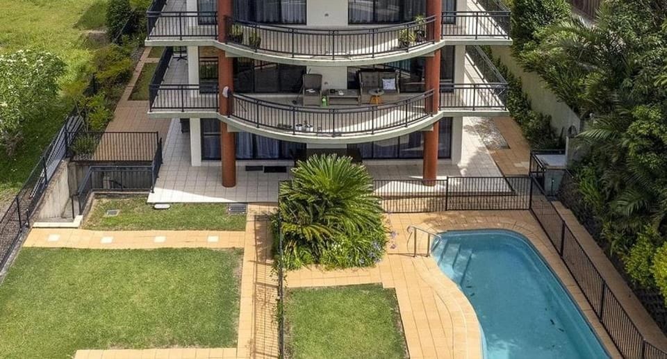 Bird's eye view, Swimming pool