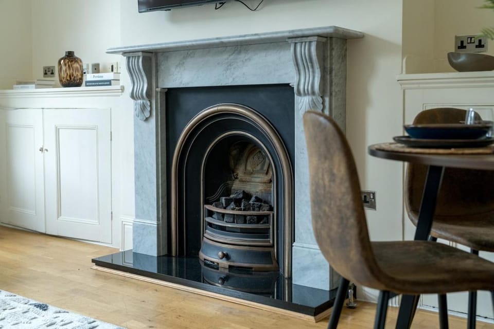 2 Bed Battersea Park Flat with Parking Apartment in London