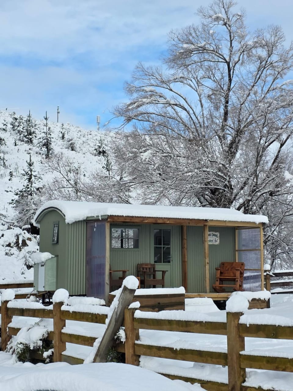 Shepherds Hut Gateway to Tekapo and the MacKenzie District Bed and Breakfast in Otago