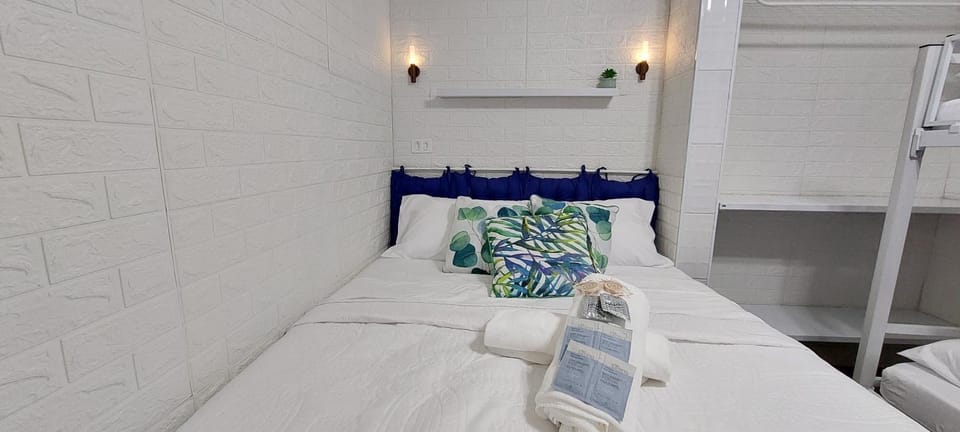 Bed, Photo of the whole room, Bedroom, ATM, towels, wedding