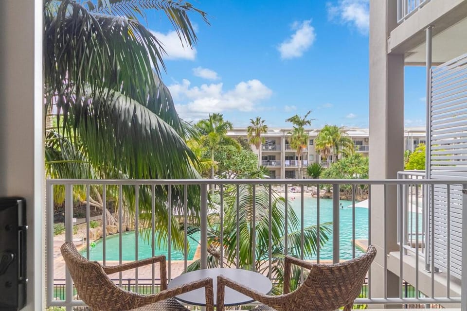 View (from property/room), Balcony/Terrace, Pool view