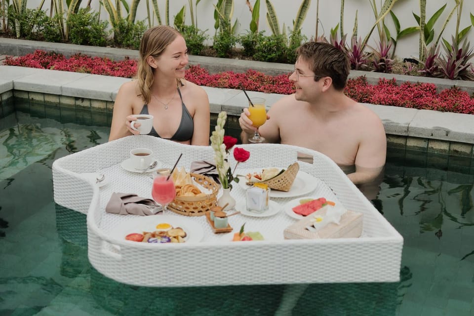 People, Food and drinks, Food, Guests, Pool view, Breakfast, Drinks