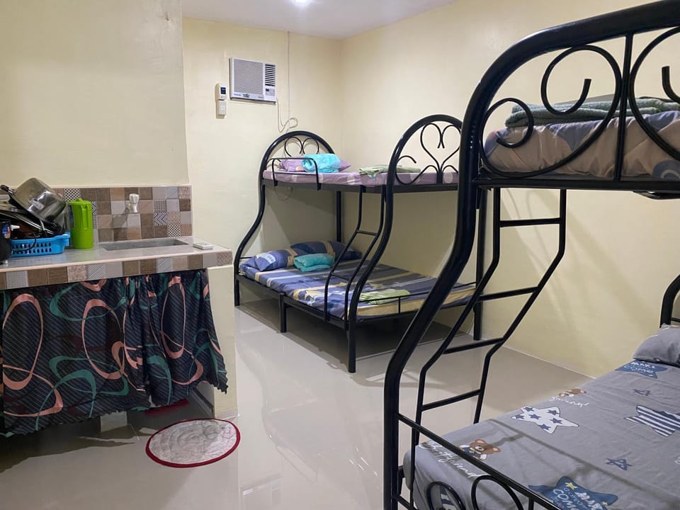 Leonisa Transient House Bed and Breakfast in Calabarzon