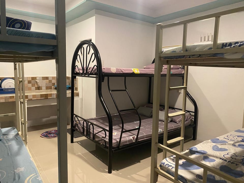 Leonisa Transient House Bed and Breakfast in Calabarzon