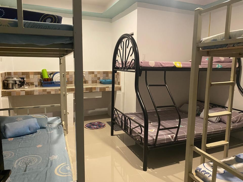 Leonisa Transient House Bed and Breakfast in Calabarzon