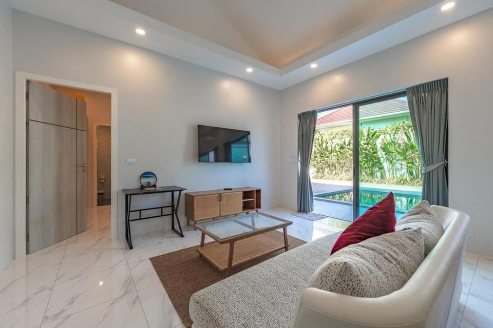 Communal lounge/ TV room, TV and multimedia, Living room, Seating area, Evening entertainment