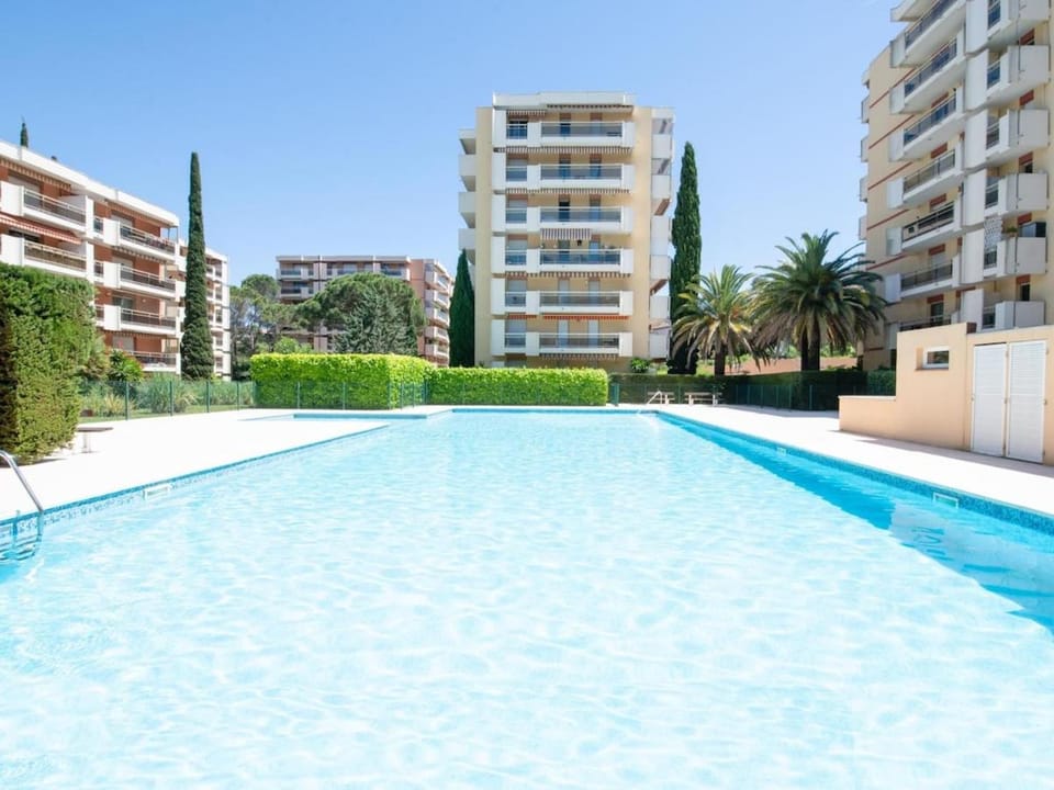 Appart 4 étoiles, piscine, parking, wifi Apartment in Saint-Raphael