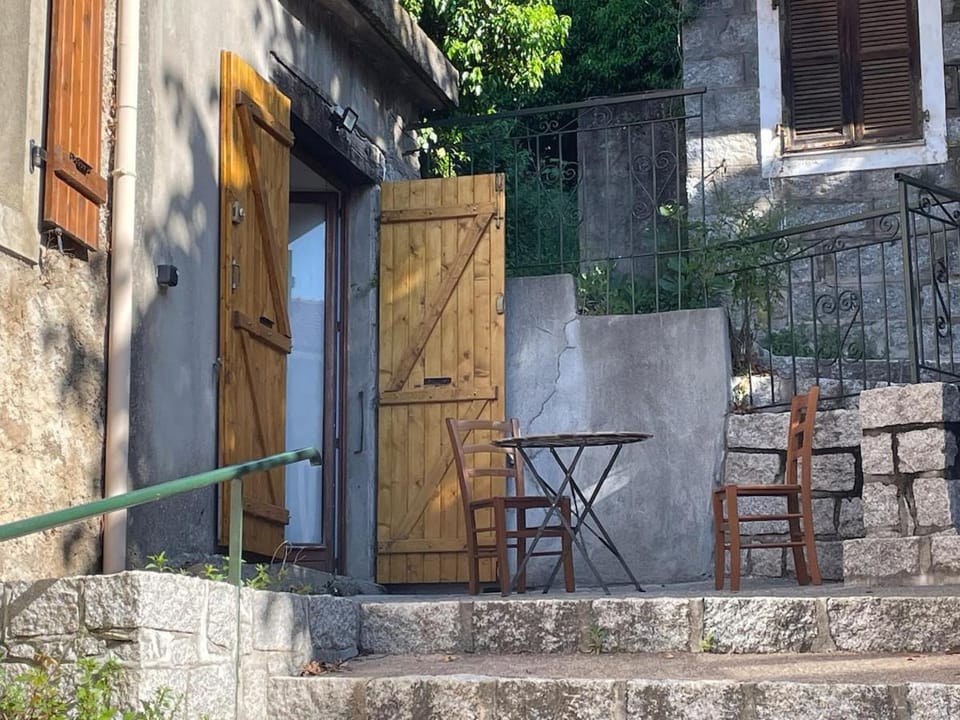 Patio, Facade/entrance, Balcony/Terrace